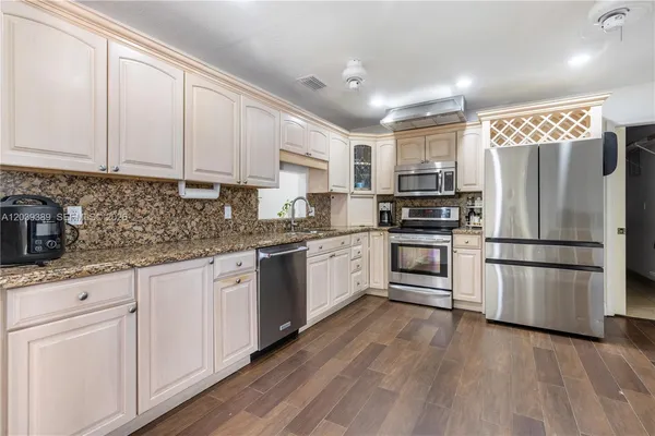 $3,955 | 19323 Carolina Circle, Boca Raton, FL 33434
