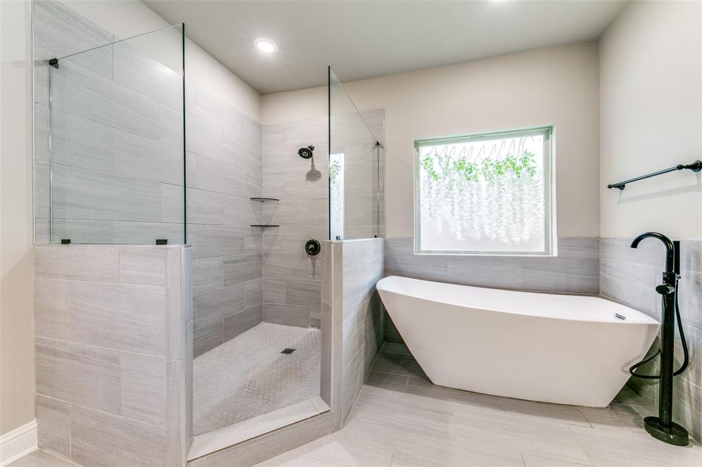 2844 Rodeo Drive Quinlan, TX 75474 - Photo 15 of 25 a bathroom with a tub and shower