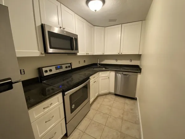 $2,100 | 217 Kent Street, Unit 7, Brookline, MA 02446