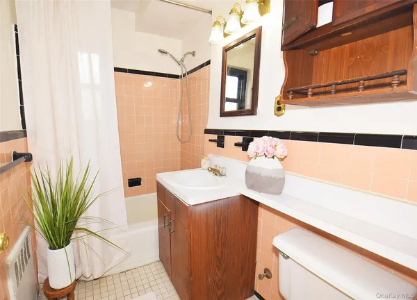 a view of a house with a back yard