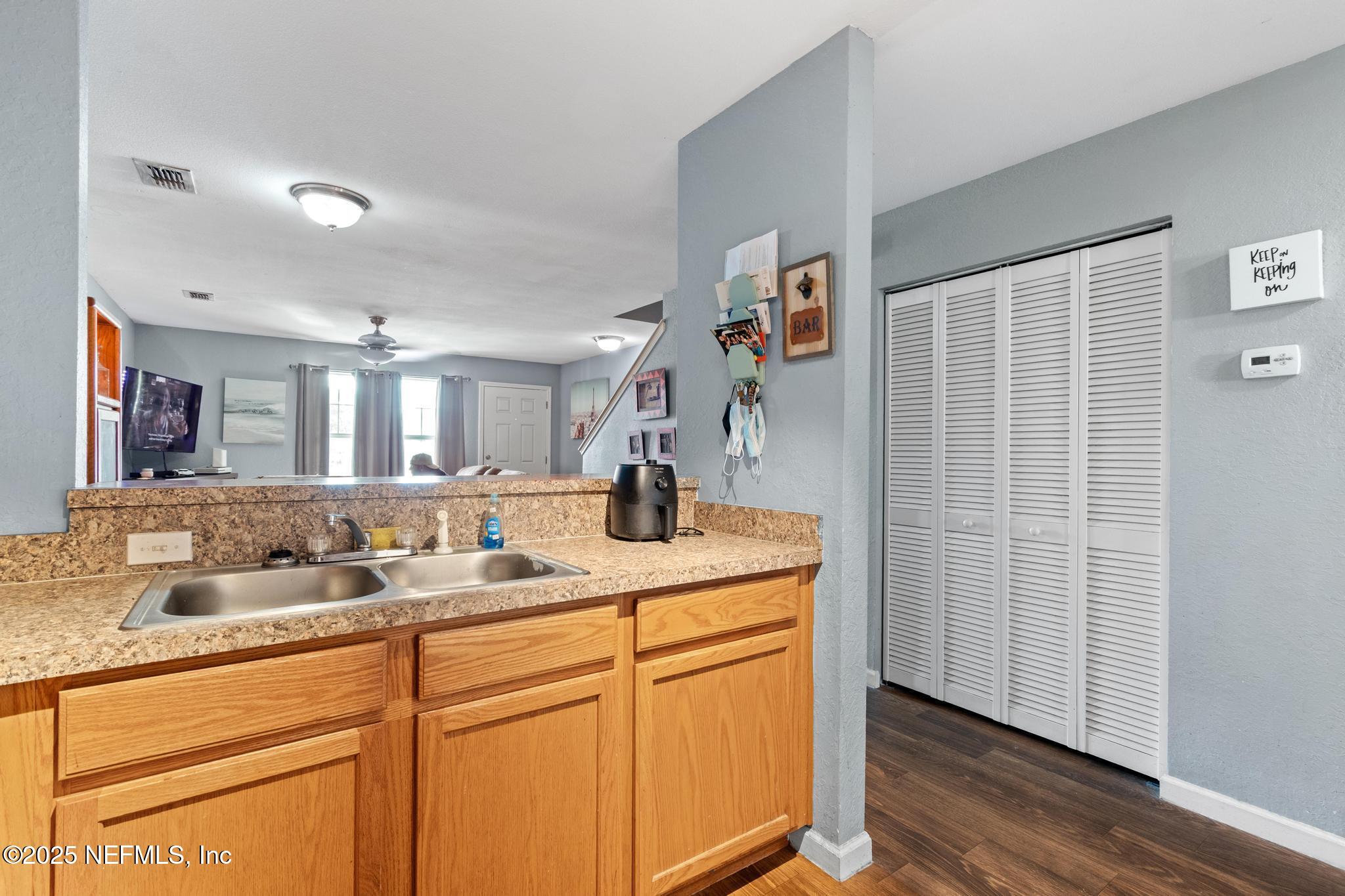 113 Oceangate Drive Atlantic Beach, FL 32233 - Photo 21 of 27 DSC_0012