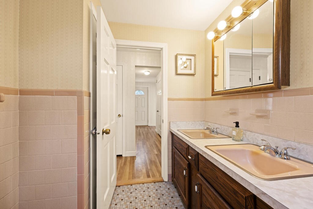 25 Eugene Road Burlington, MA 01803 - Photo 26 of 33 Gallery Image 26