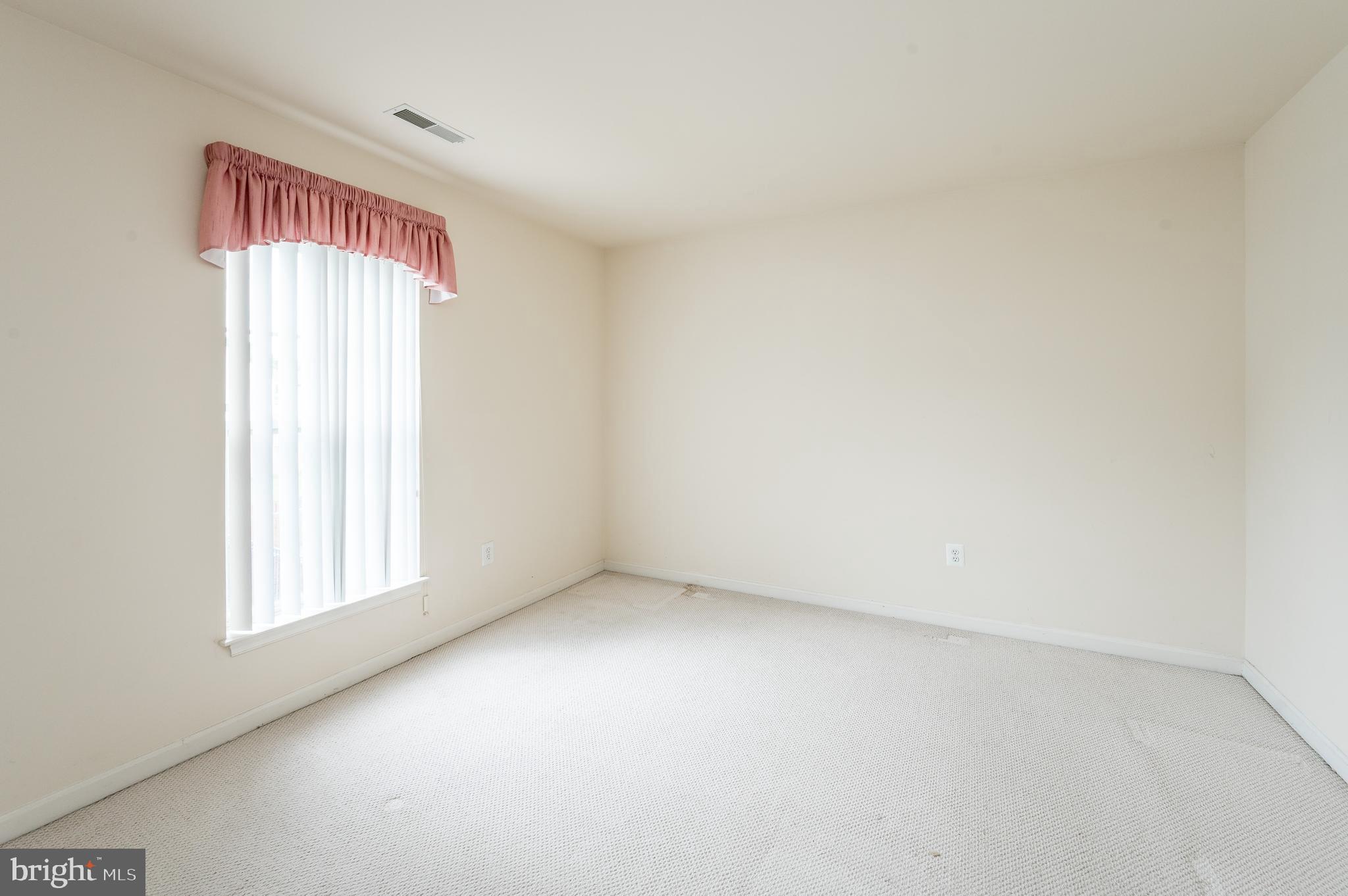 9011 Fox Park Road Clinton, MD 20735 - Photo 17 of 25 Bedroom 1
