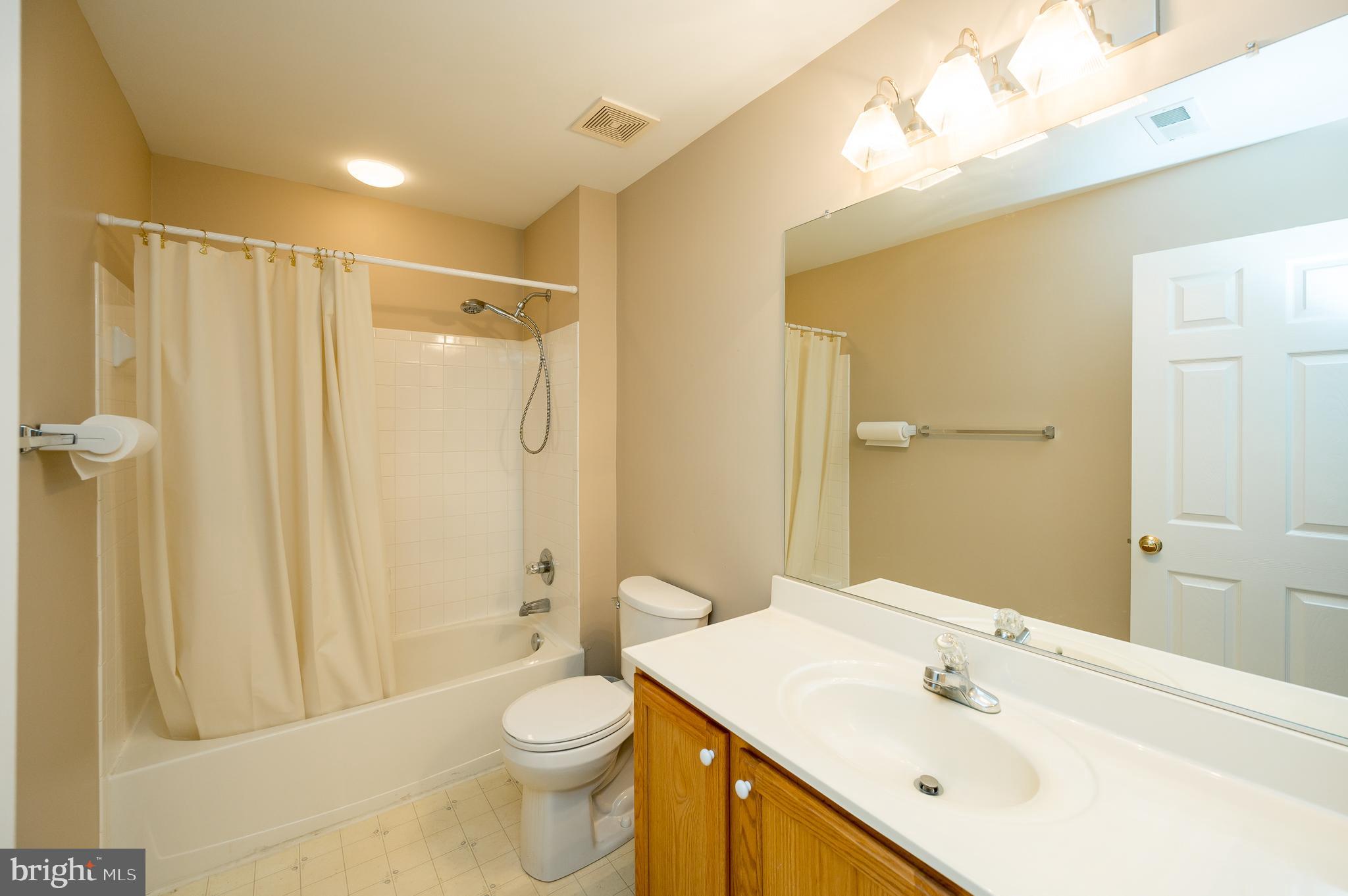 9011 Fox Park Road Clinton, MD 20735 - Photo 21 of 25 Hall Bath