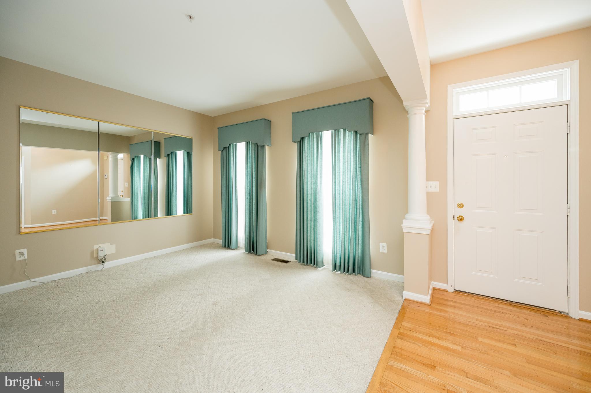 9011 Fox Park Road Clinton, MD 20735 - Photo 5 of 25 Front Room