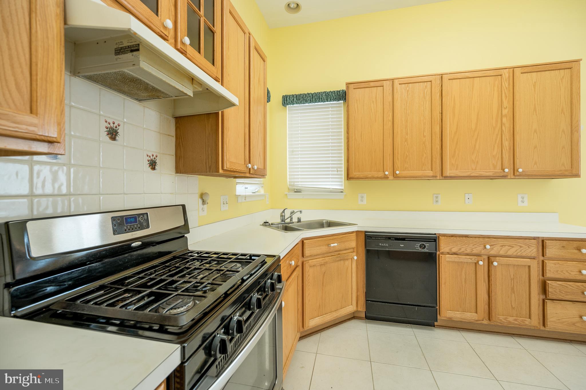 9011 Fox Park Road Clinton, MD 20735 - Photo 9 of 25 Kitchen 2