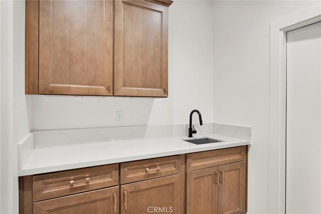 20112 Sahale Road Apple Valley, CA 92307 - Photo 29 of 67 Laundry Room