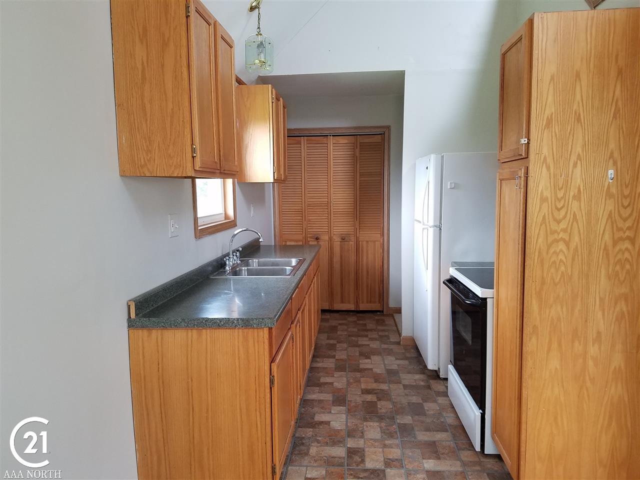 1809 East Brown Road Mayville, MI 48744 - Photo 8 of 32 31318378-7.JPG