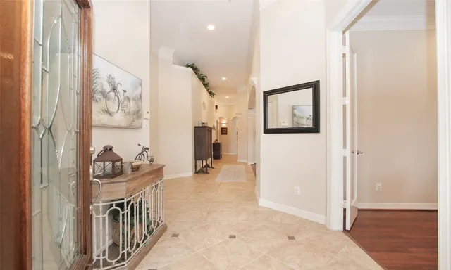 a very nice looking room with many windows