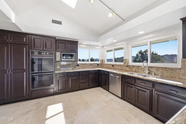 $2,095,000 | 2207 Terra Bella Lane, Camarillo, CA 93012