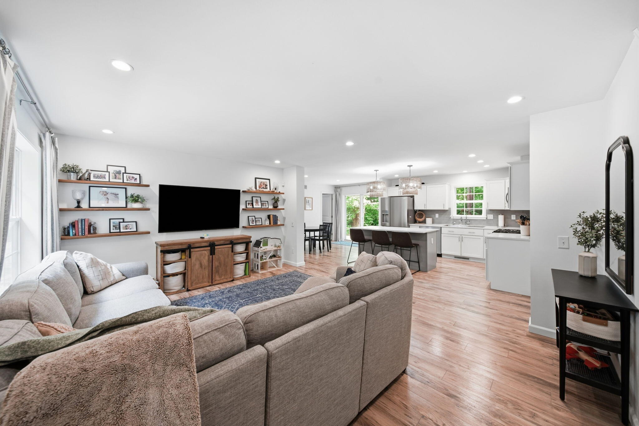 4909 Slayton Road Jackson, MI 49201 - Photo 5 of 41 entry inside