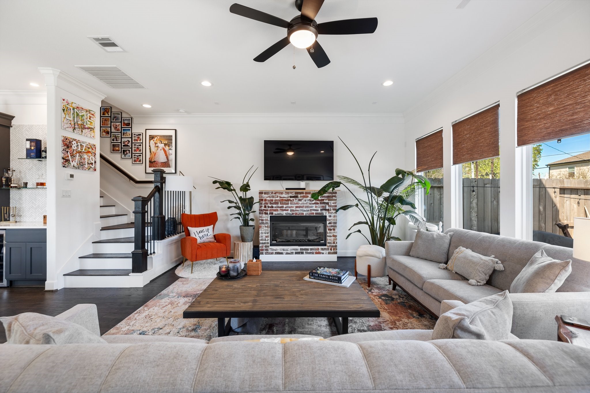 817 West 19th Street Houston, TX 77008 - Photo 11 of 24 a living room with furniture and a flat screen tv