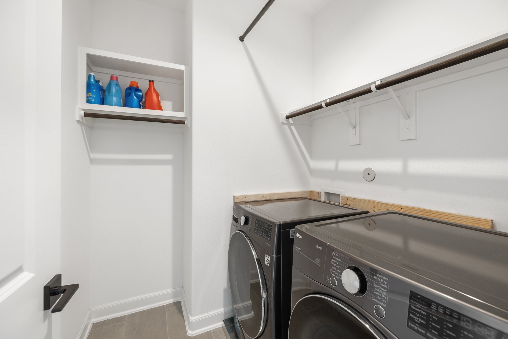 817 West 19th Street Houston, TX 77008 - Photo 22 of 24 a utility room with dryer and washer