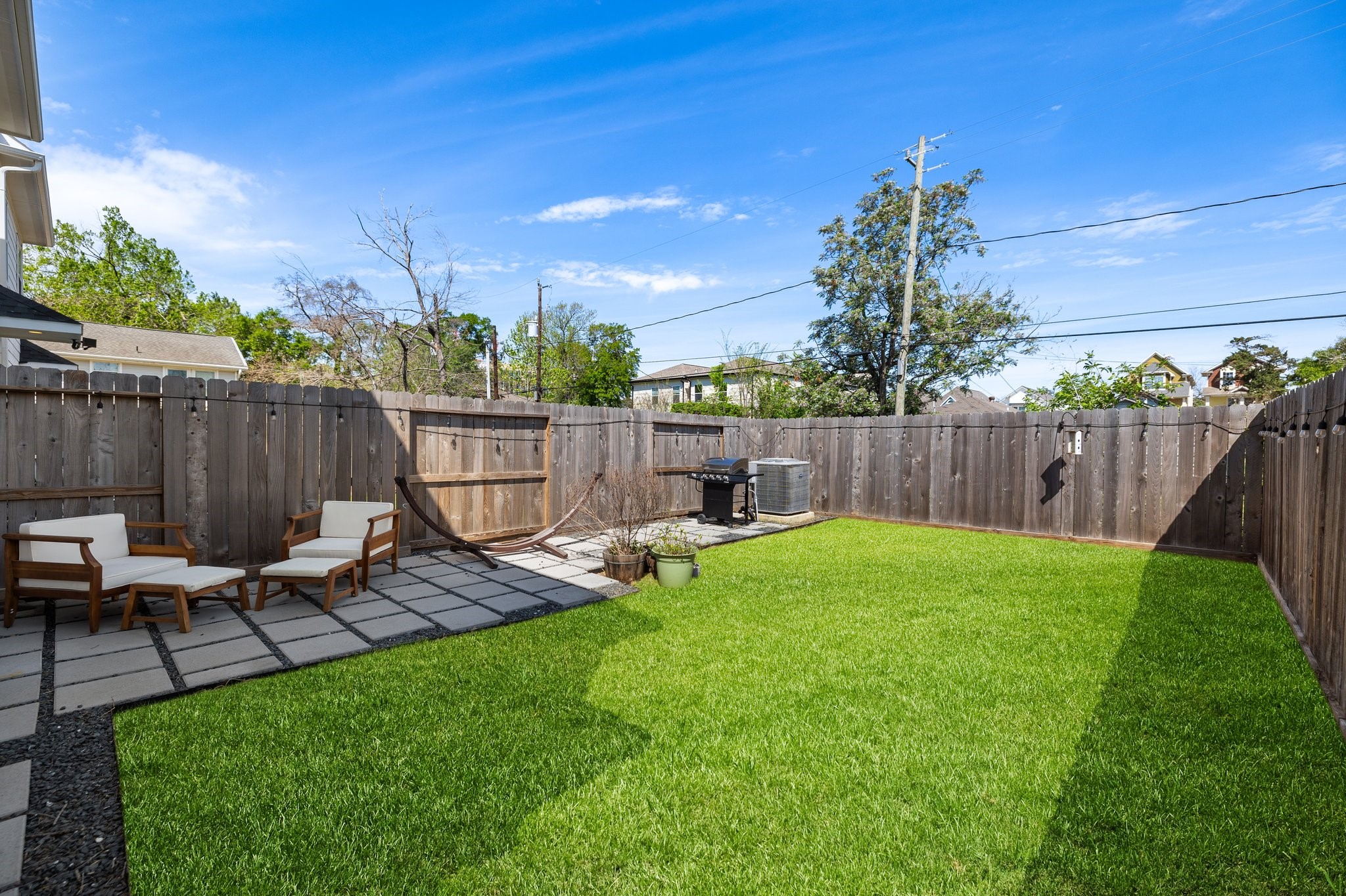 817 West 19th Street Houston, TX 77008 - Photo 23 of 24 a view of a backyard with sitting area