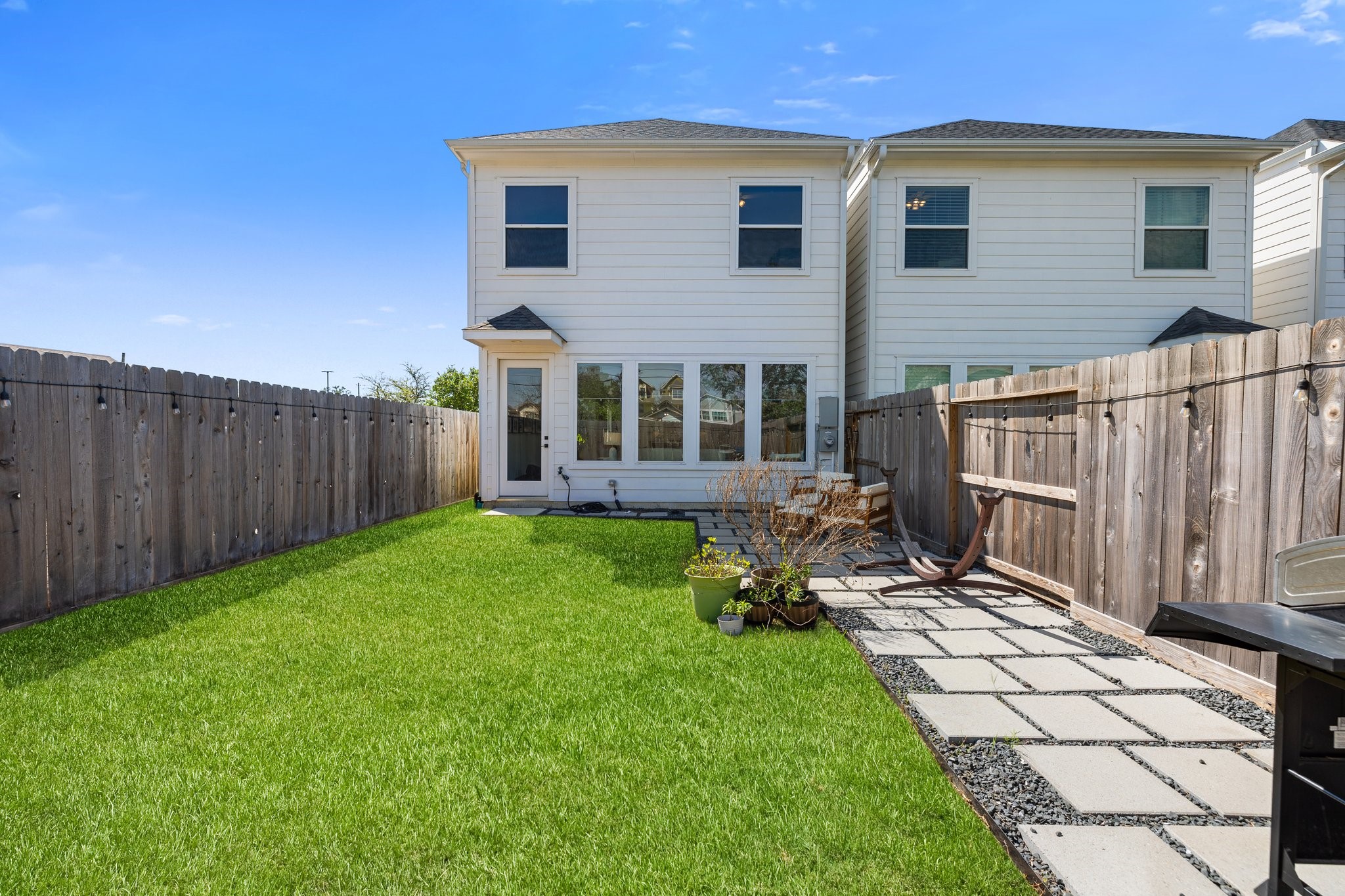 817 West 19th Street Houston, TX 77008 - Photo 24 of 24 a view of a house with backyard and porch