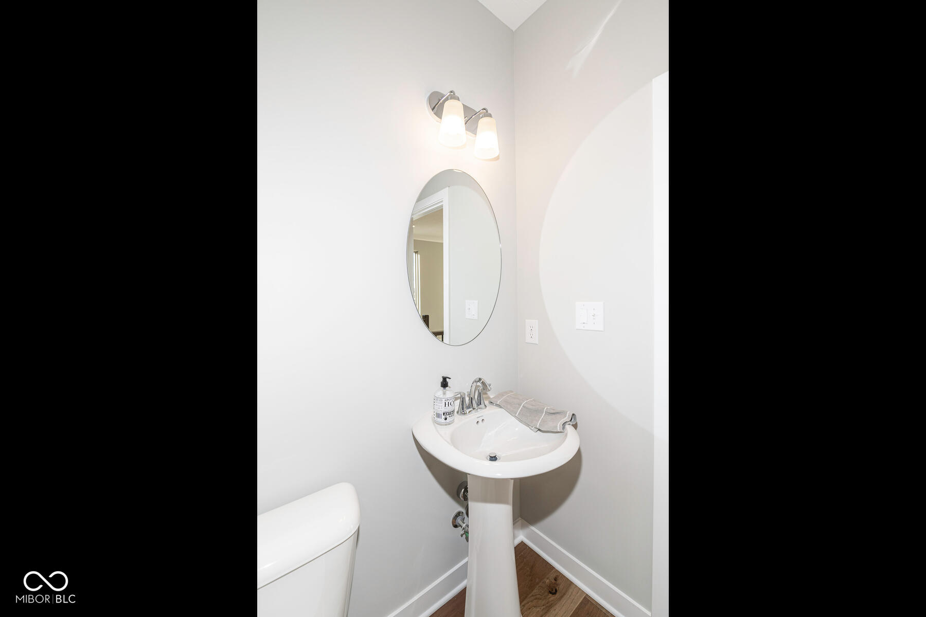 8238 Bostic Drive Fishers, IN 46038 - Photo 9 of 39