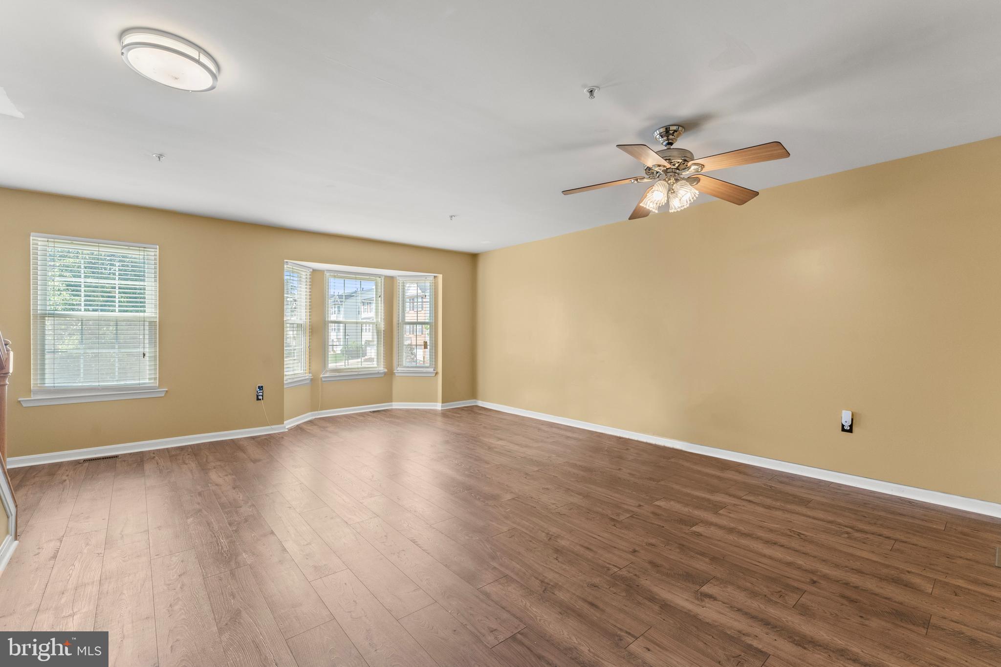 5522 Trout Run Road Clinton, MD 20735 - Photo 2 of 39 Living/family room