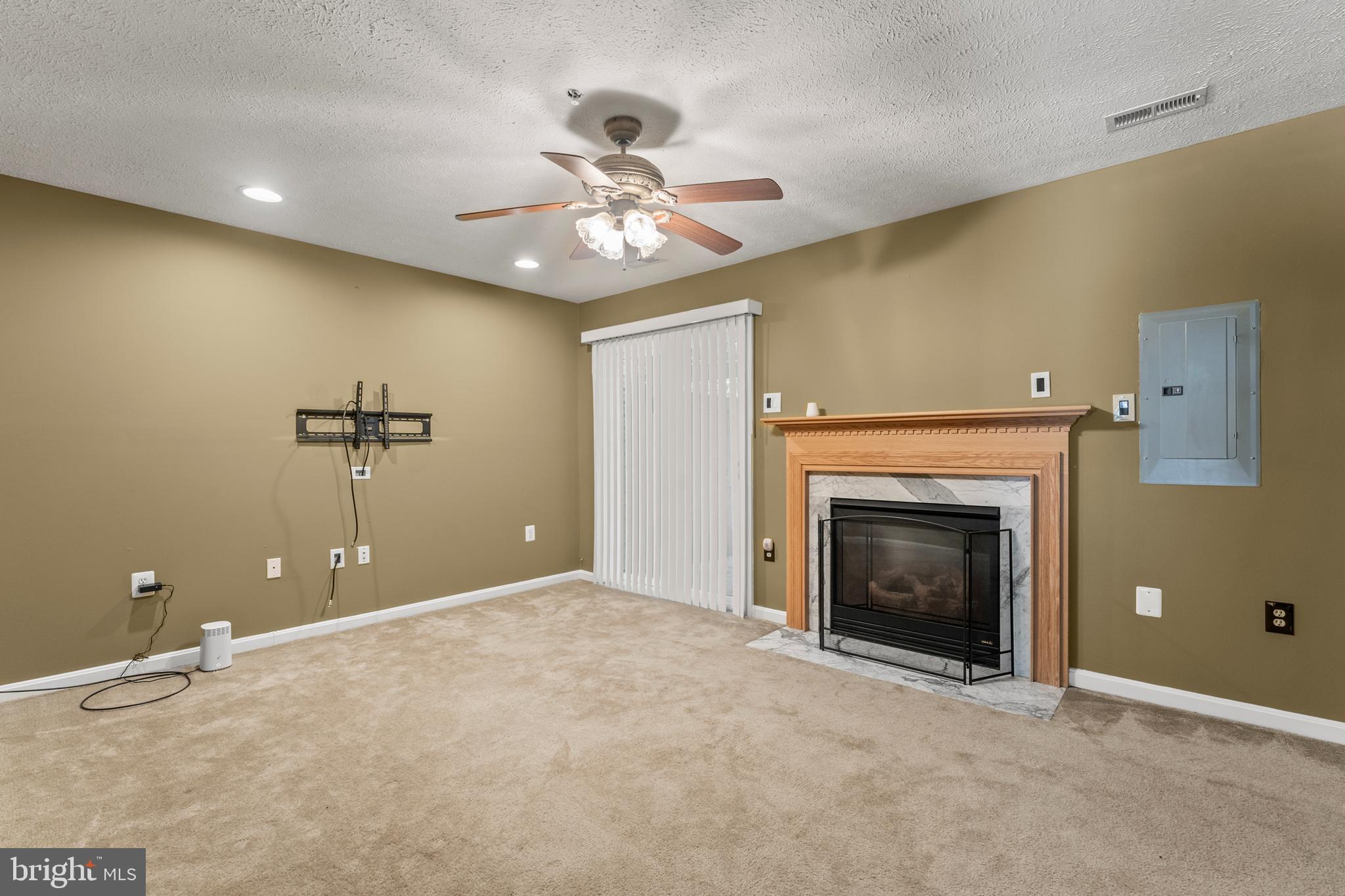 5522 Trout Run Road Clinton, MD 20735 - Photo 24 of 39 Living room