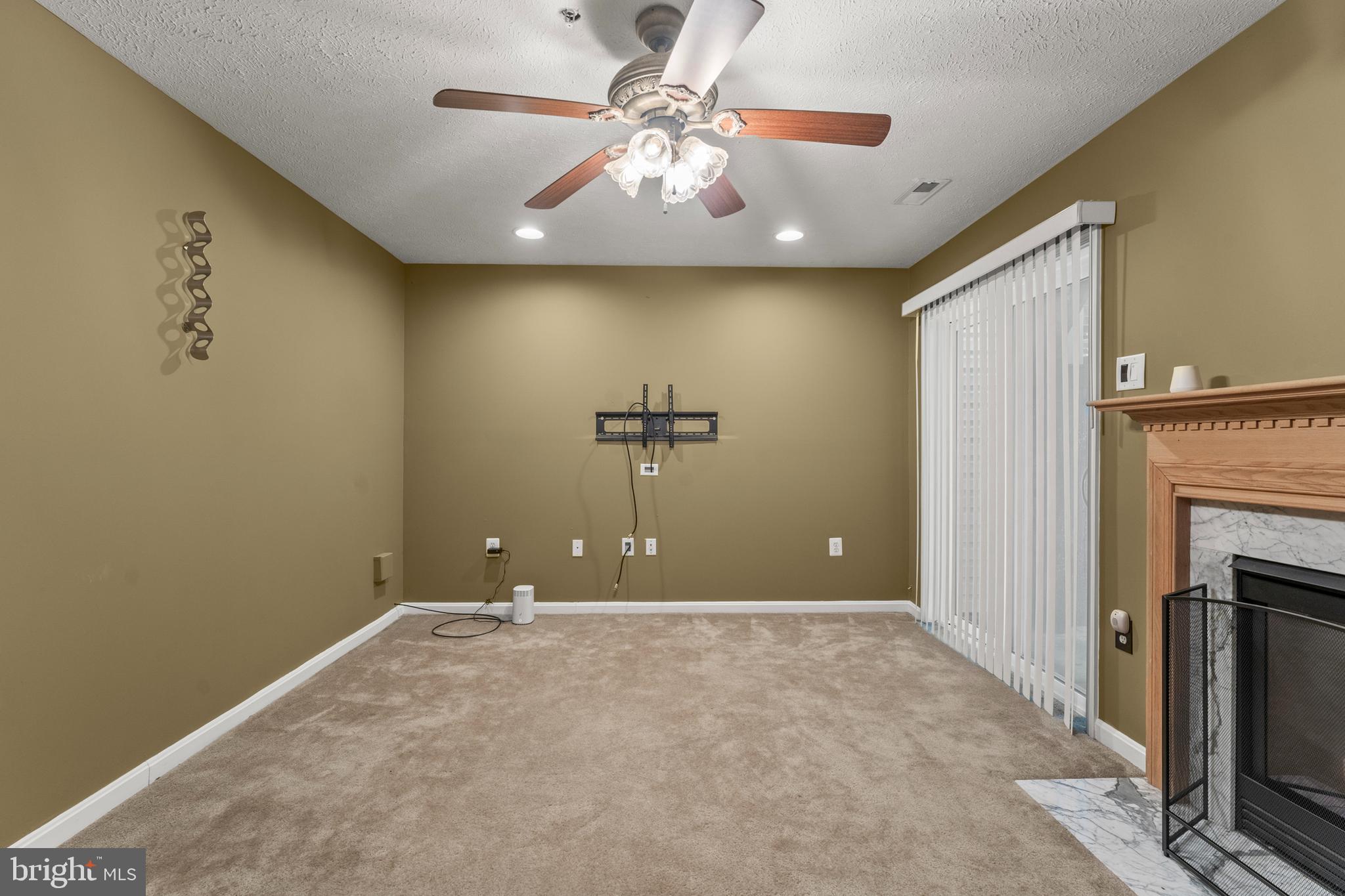 5522 Trout Run Road Clinton, MD 20735 - Photo 25 of 39 Living Room