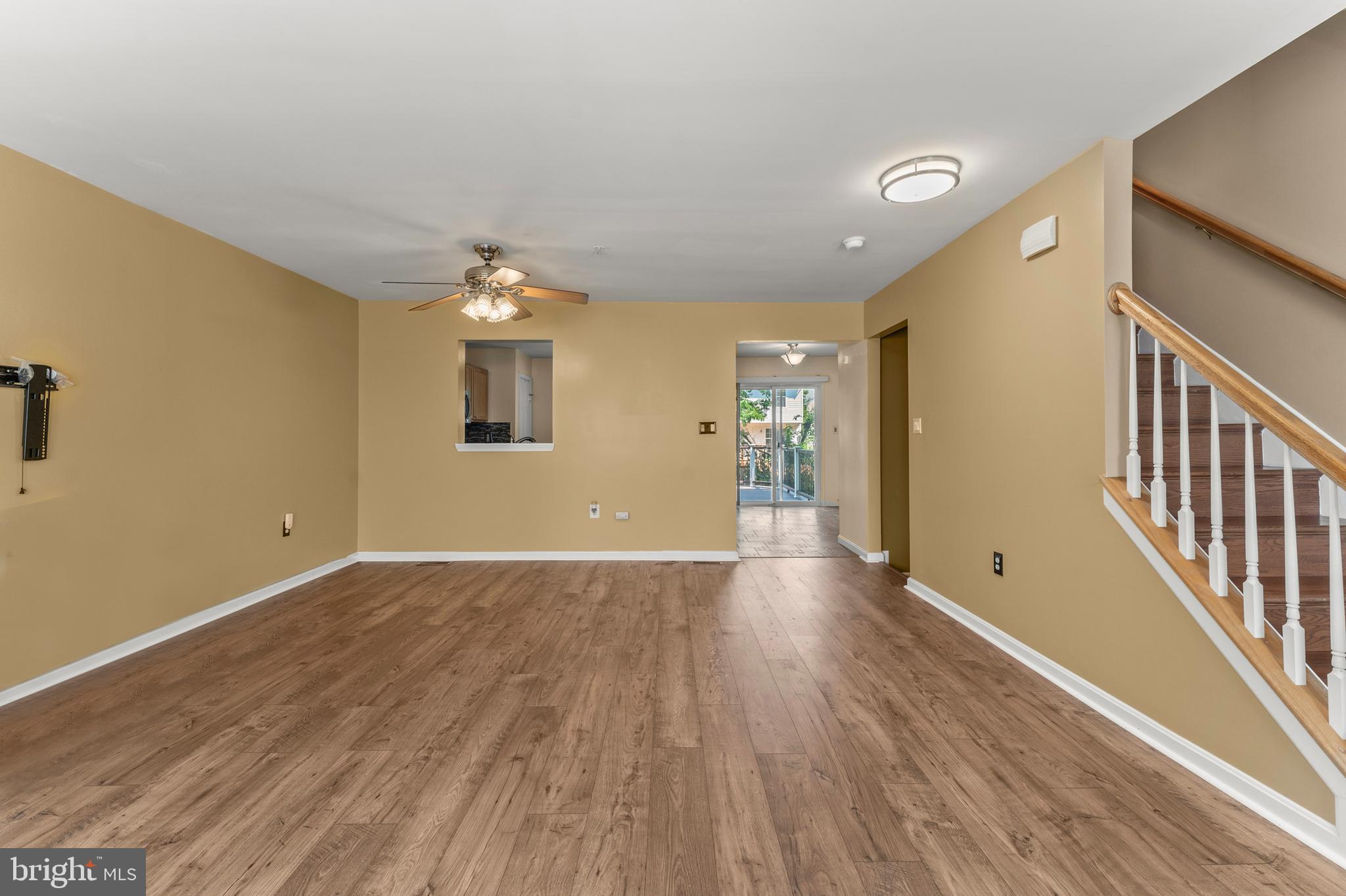5522 Trout Run Road Clinton, MD 20735 - Photo 3 of 39 Living/family room