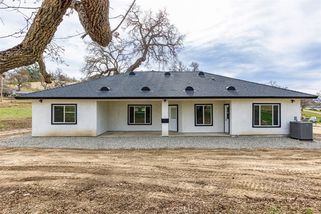 28551 Delaware Drive Tehachapi, CA 93561 - Photo 33 of 34 a view of a house with a backyard