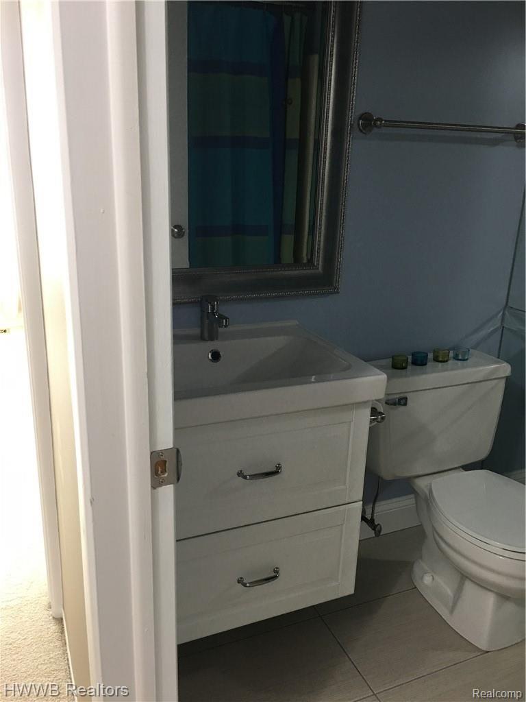 1408 Crescent Lane Rochester, MI 48306 - Photo 19 of 29 Master bath 2nd view