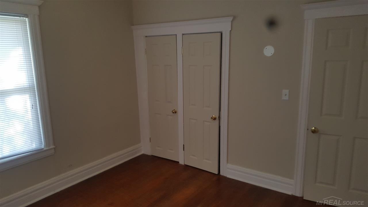 18120 Frazho Road Roseville, MI 48066 - Photo 5 of 9