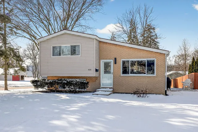 $495,000 | 404 Lawrence Avenue, Glen Ellyn, IL 60137