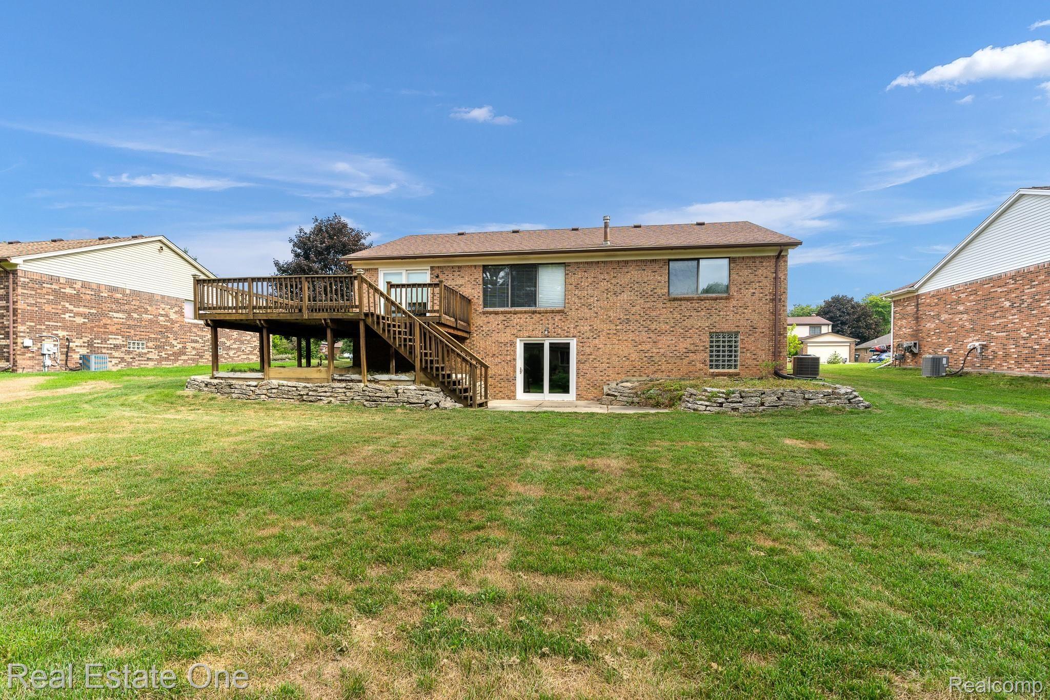 267 Slade Court Rochester, MI 48307 - Photo 2 of 25 Slade MLS-W011.jpg
