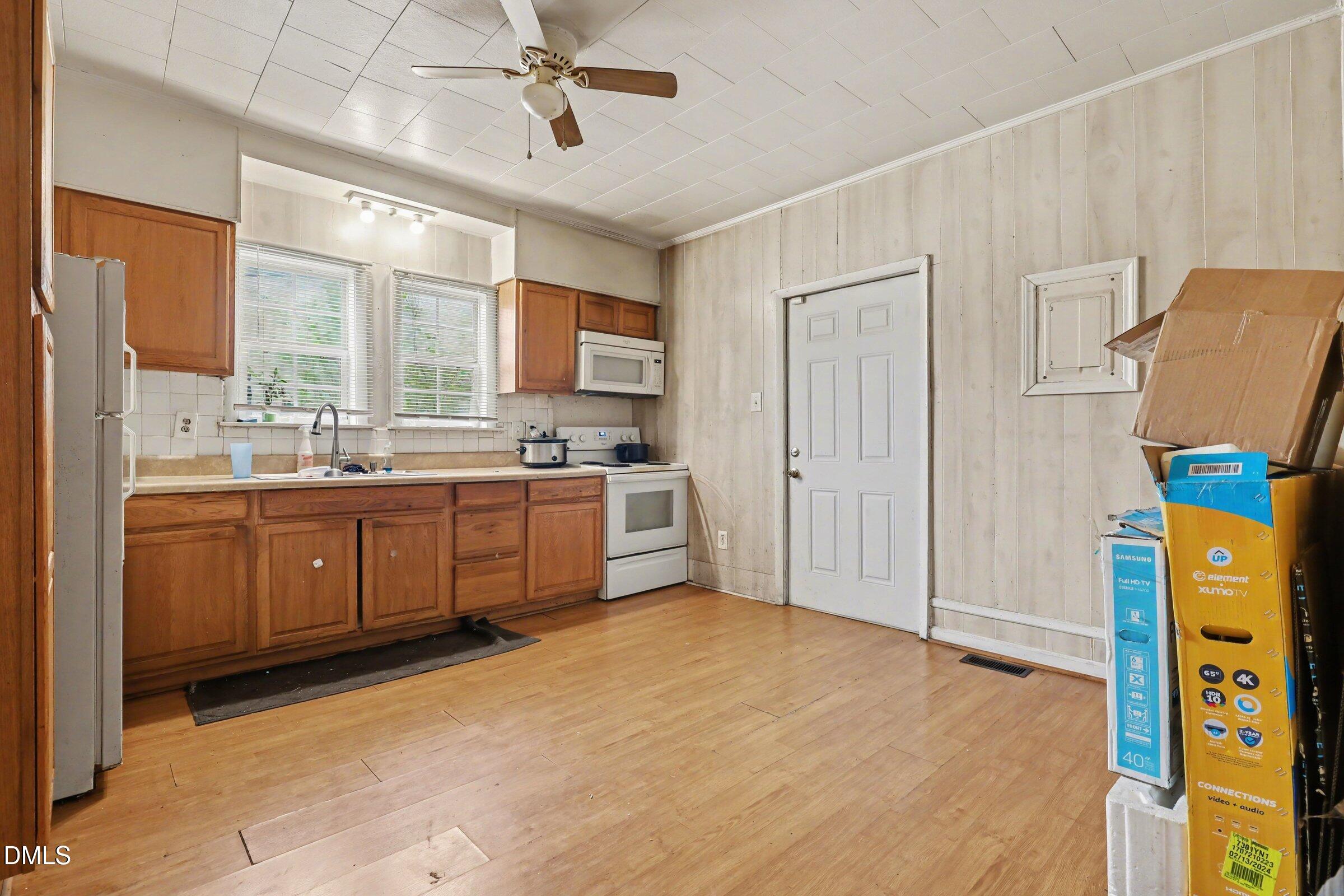 713 Raleigh Street Oxford, NC 27565 - Photo 9 of 20 009_file_9502