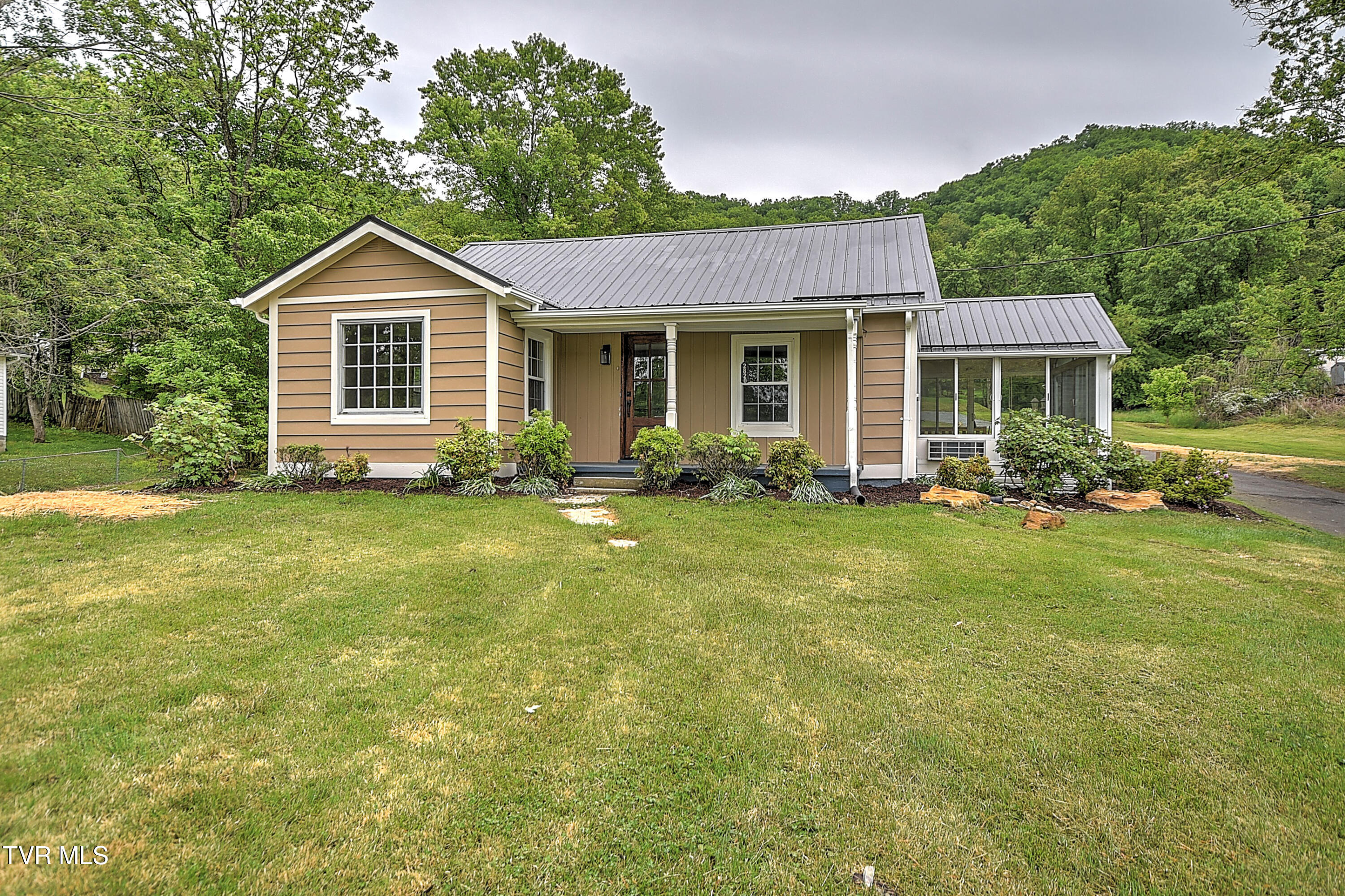 2820 Broad Street Bristol, TN 37620 - Photo 1 of 40 2820 Broad DM