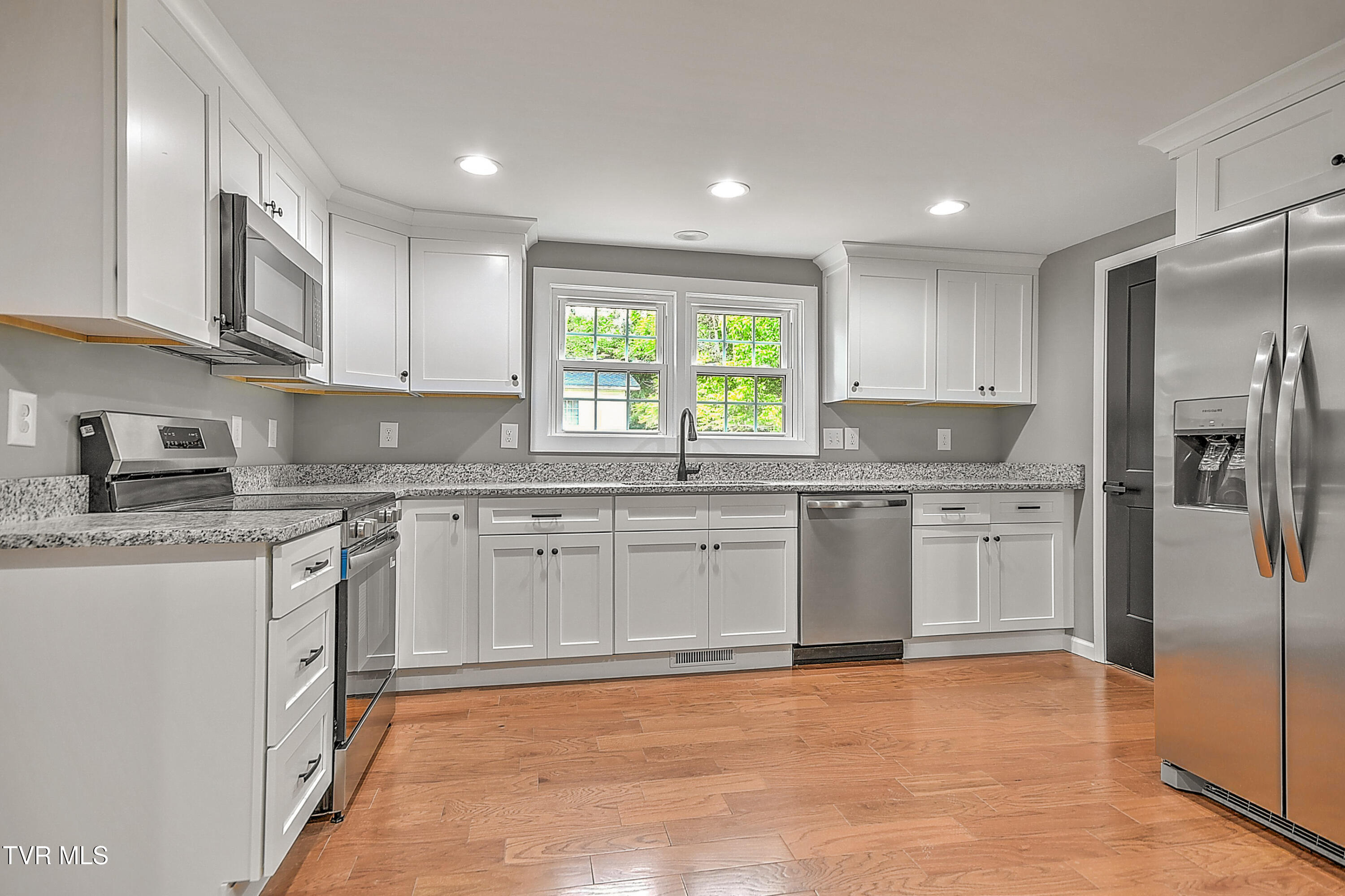 2820 Broad Street Bristol, TN 37620 - Photo 12 of 40 2820 Broad DM-12