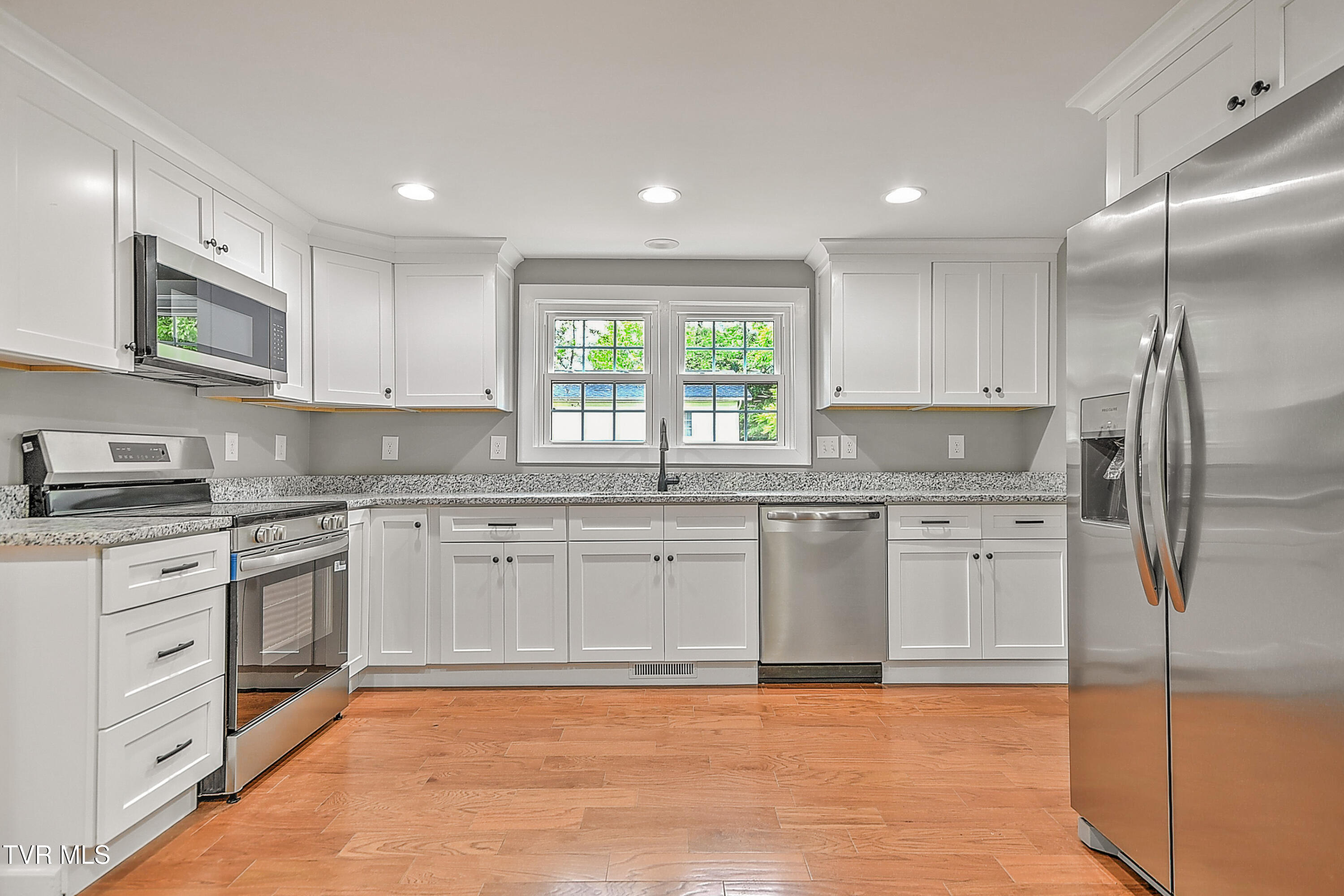 2820 Broad Street Bristol, TN 37620 - Photo 13 of 40 2820 Broad DM-13