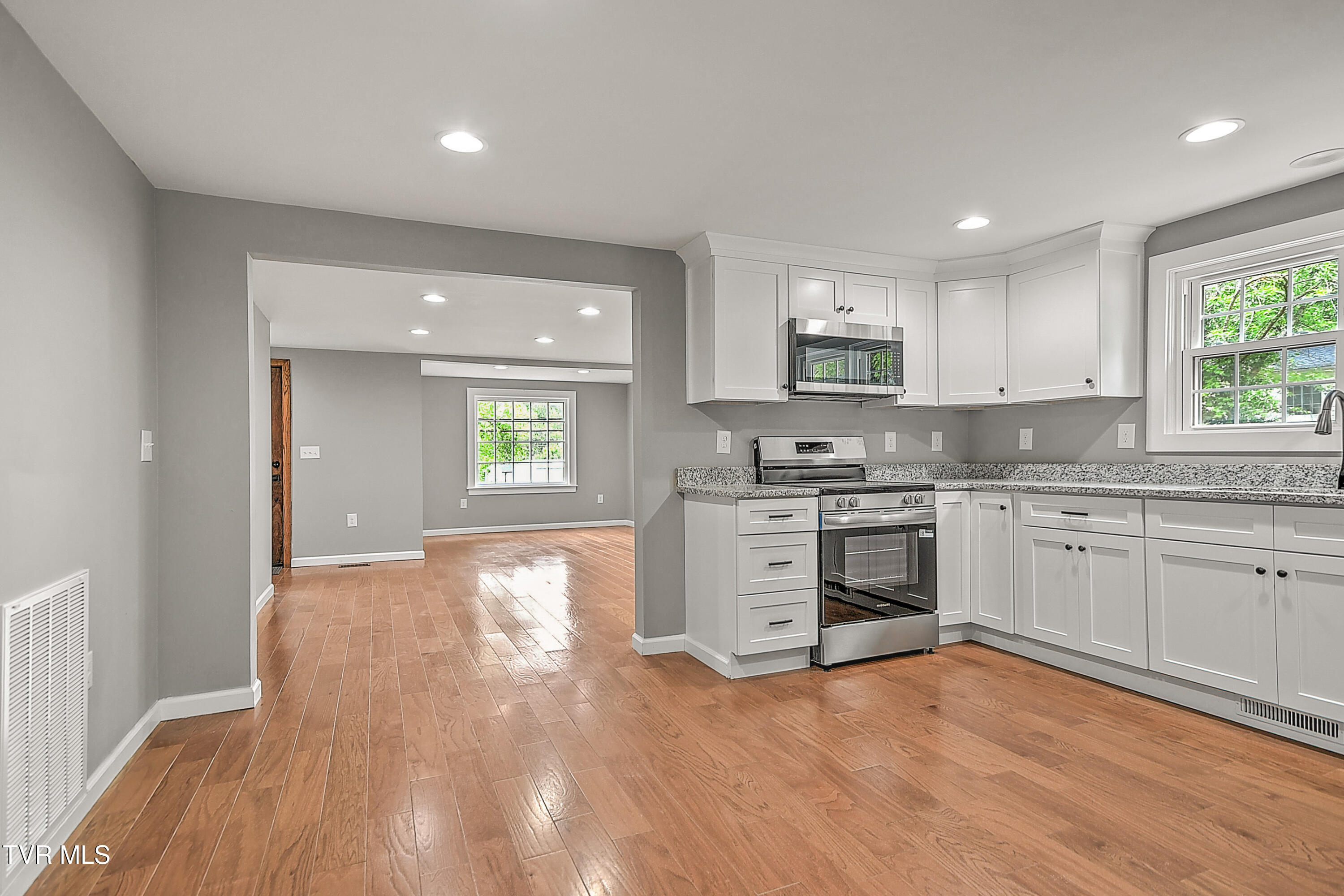 2820 Broad Street Bristol, TN 37620 - Photo 15 of 40 2820 Broad DM-15
