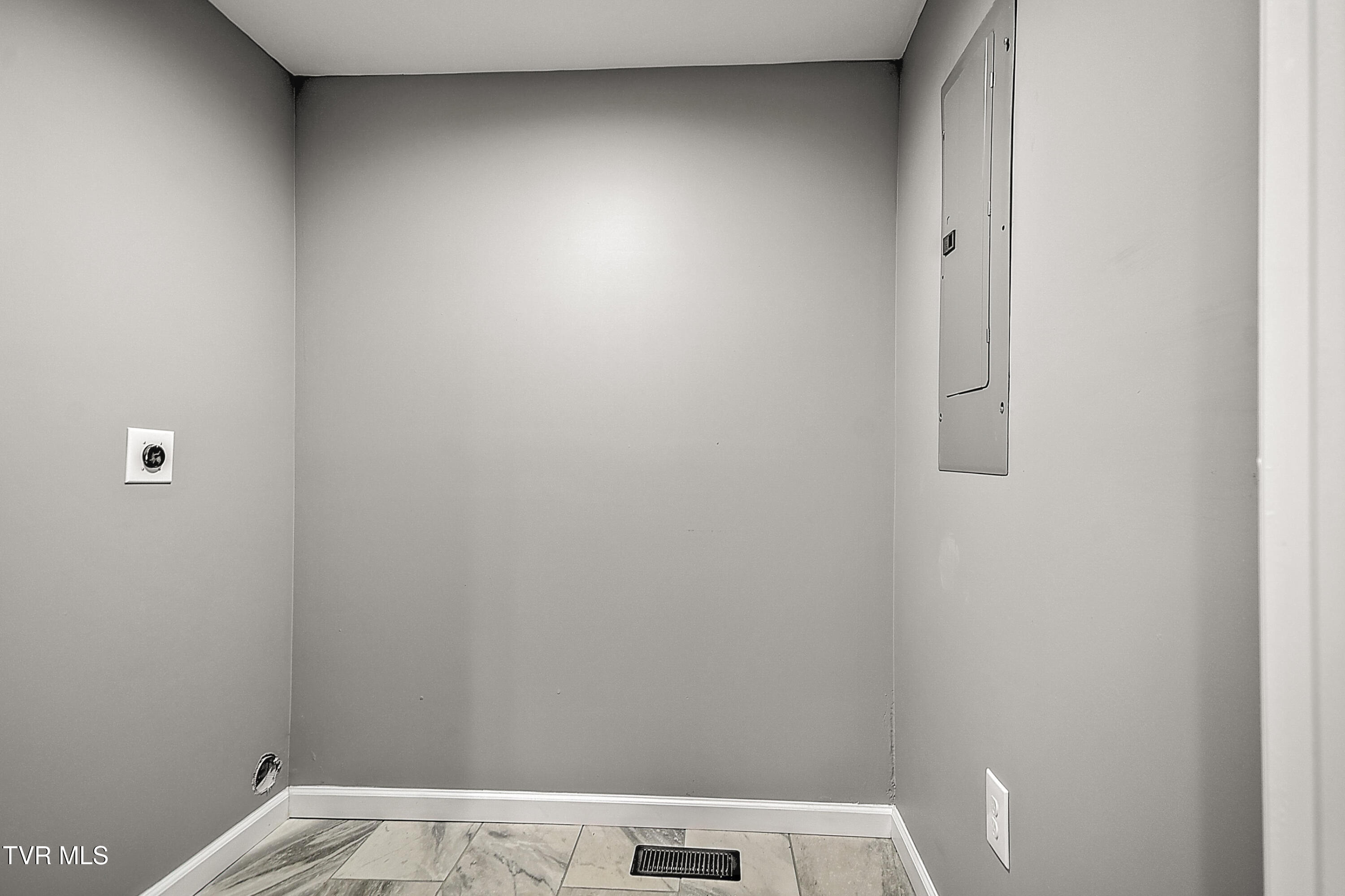 2820 Broad Street Bristol, TN 37620 - Photo 16 of 40 2820 Broad DM-16