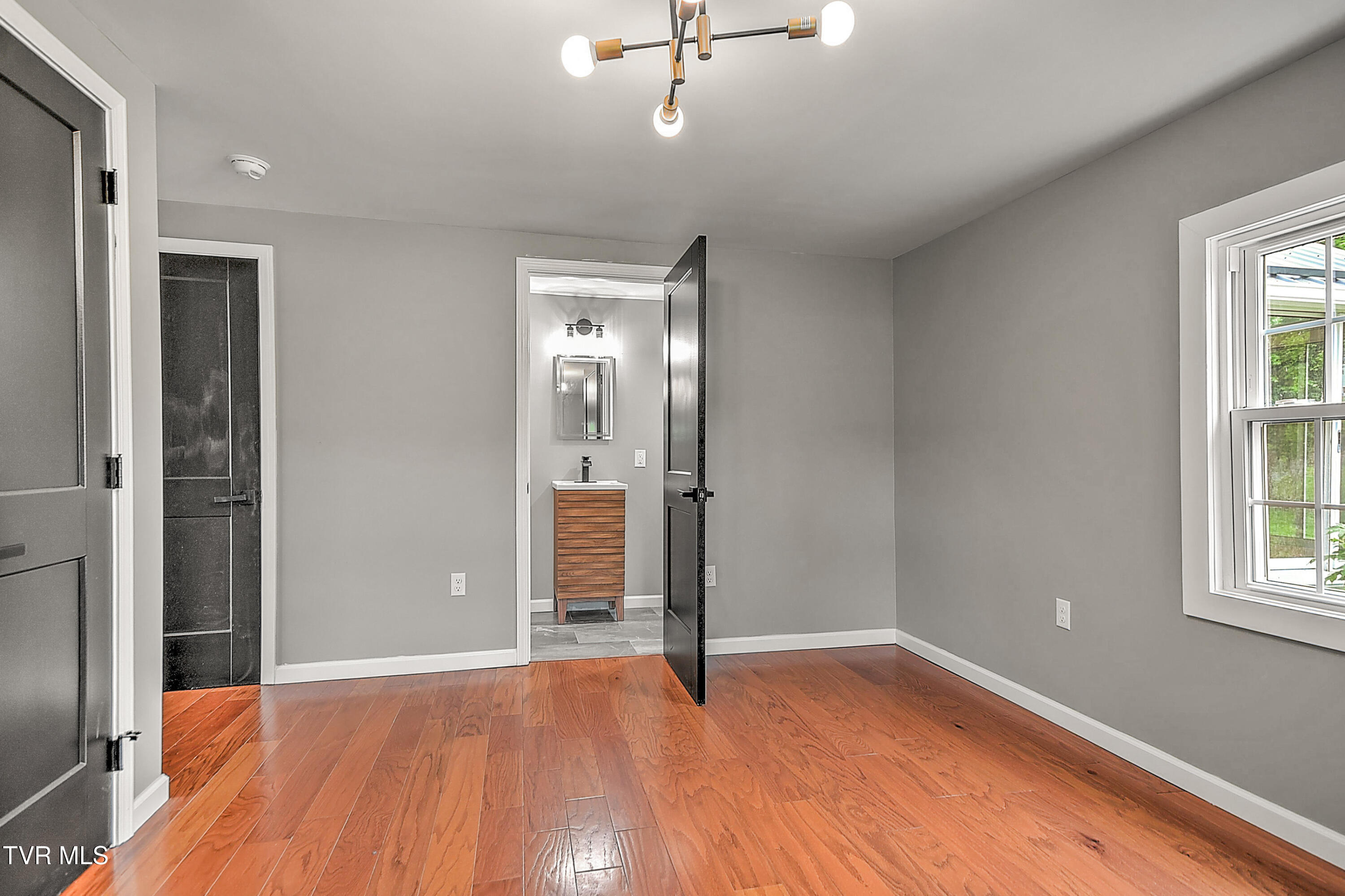 2820 Broad Street Bristol, TN 37620 - Photo 17 of 40 2820 Broad DM-17