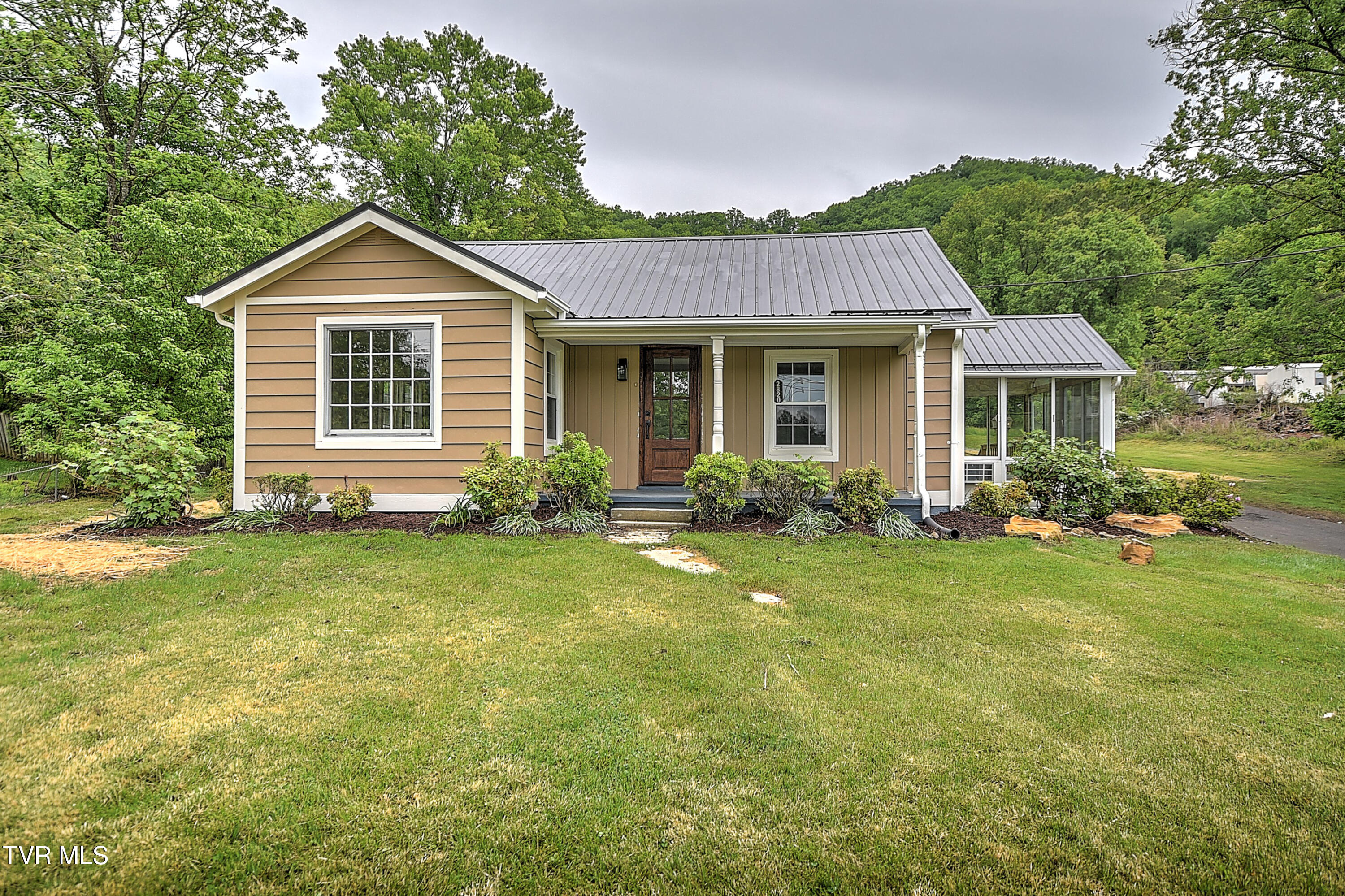 2820 Broad Street Bristol, TN 37620 - Photo 2 of 40 2820 Broad DM-2