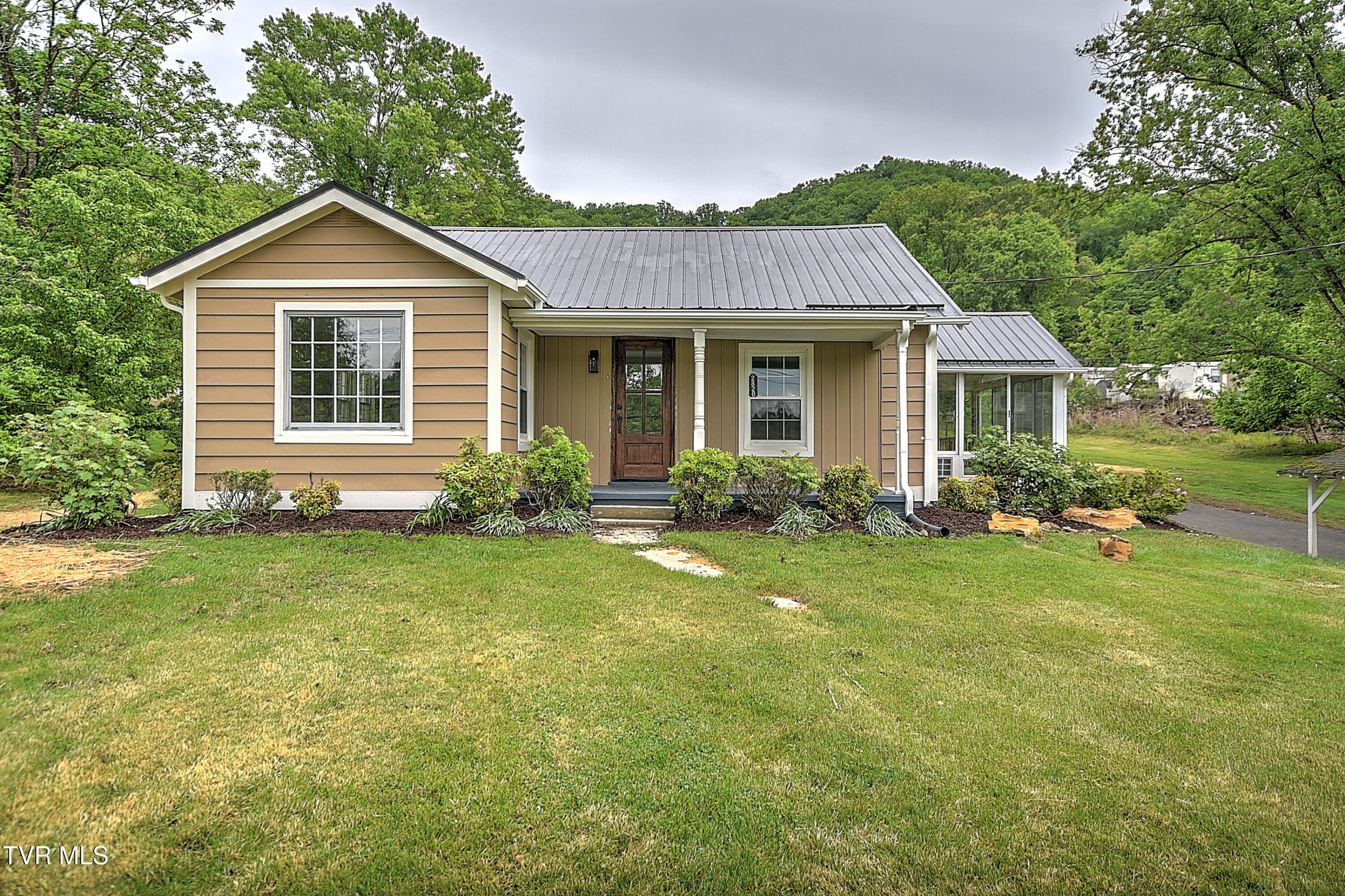 2820 Broad Street Bristol, TN 37620 - Photo 3 of 40 2820 Broad DM-3