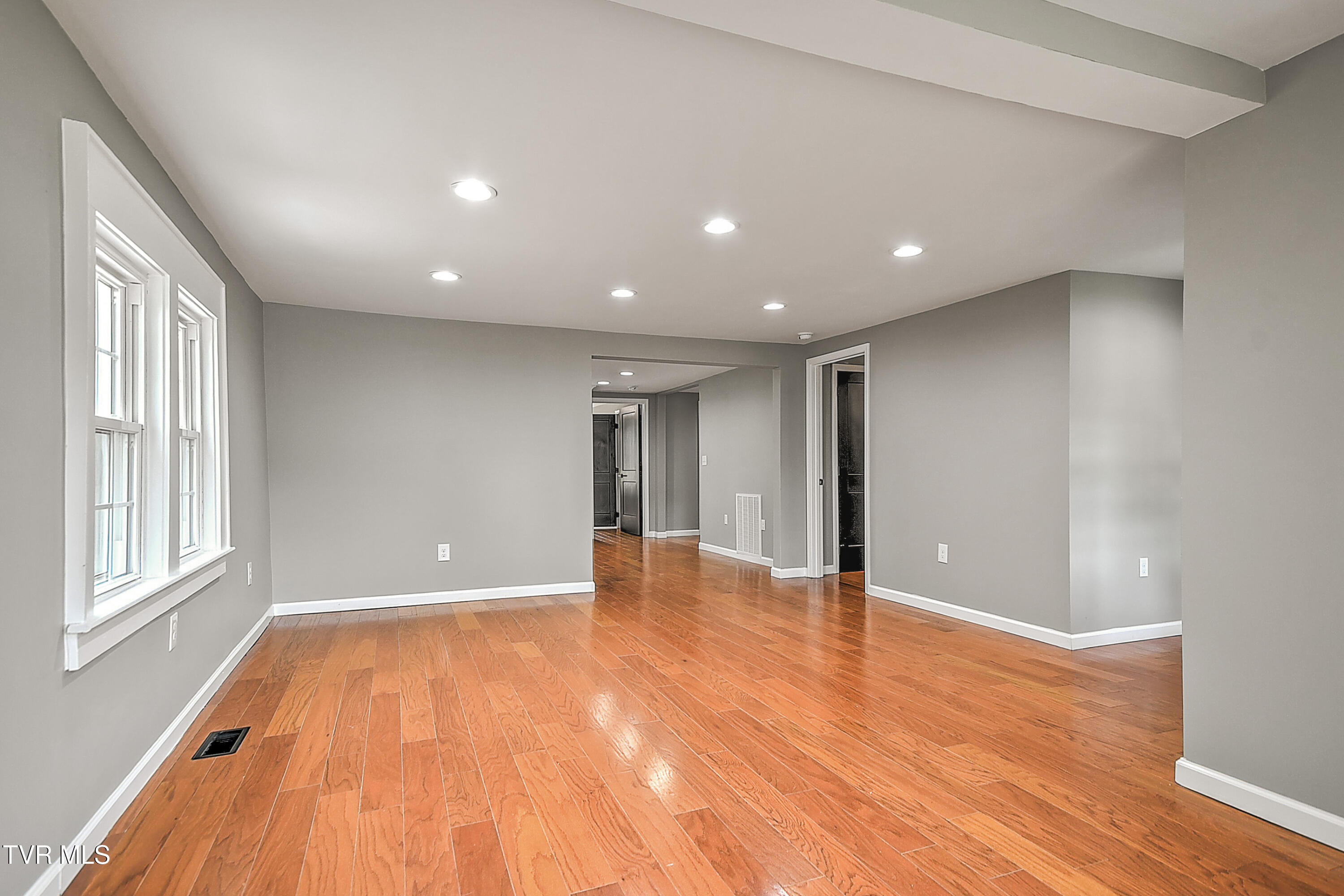 2820 Broad Street Bristol, TN 37620 - Photo 8 of 40 2820 Broad DM-8