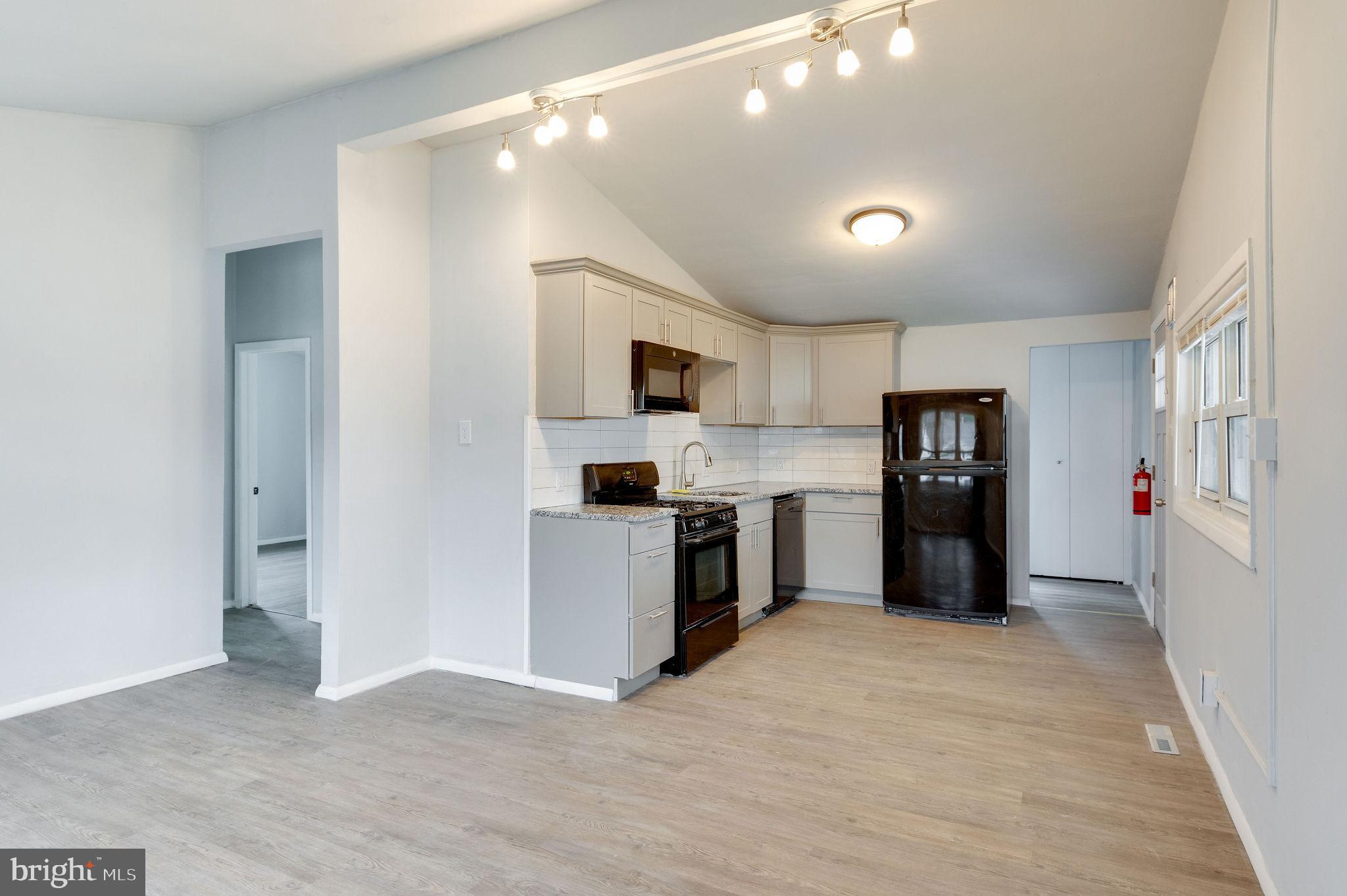 43 Cambridge Circle Maple Shade, NJ 08052 - Photo 3 of 16 Gallery Image 3