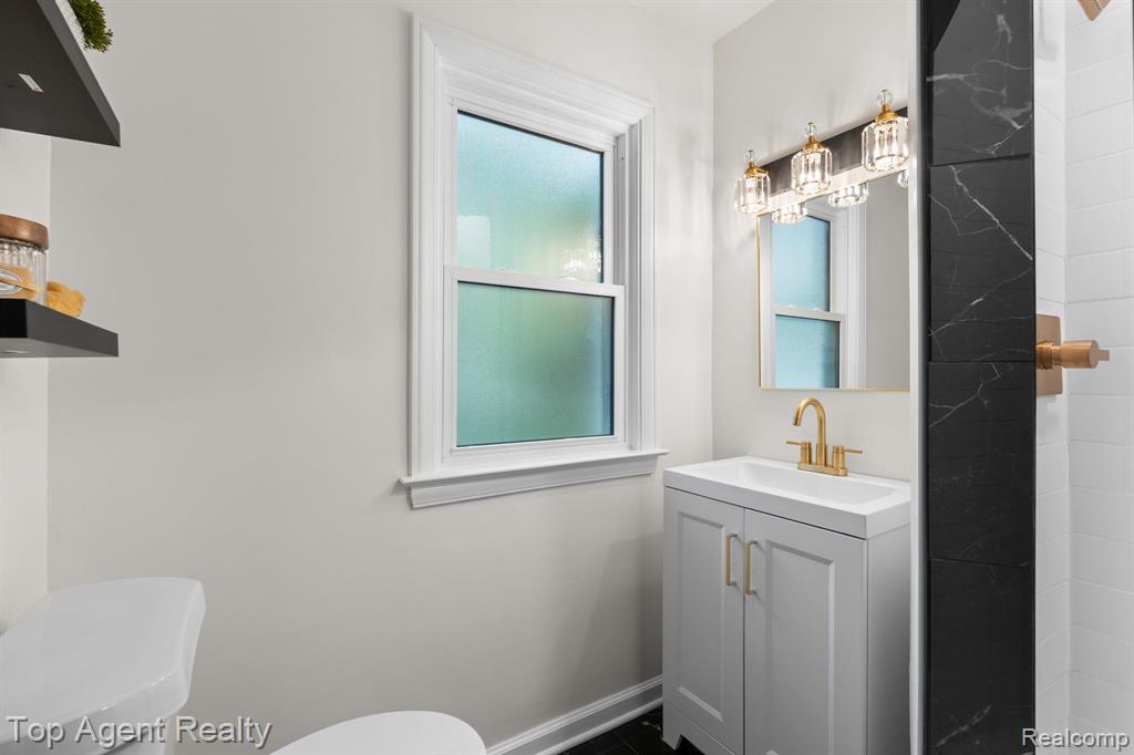 1894 Broadstone Road Grosse Pointe, MI 48236 - Photo 19 of 60