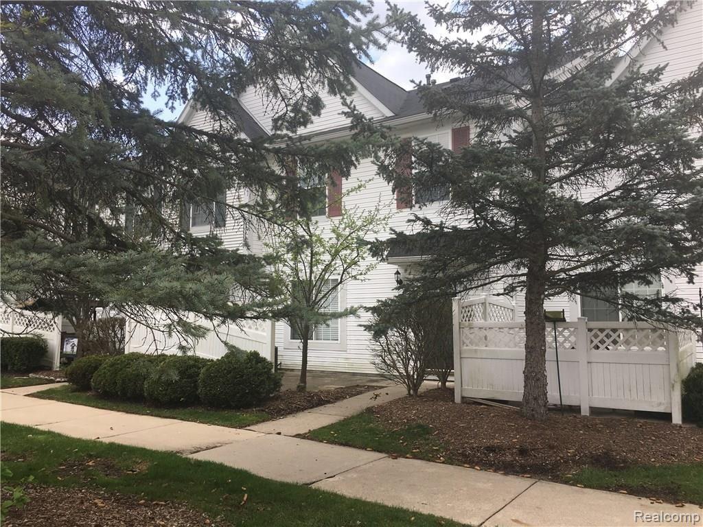 22040 Cape Cod Way, Unit 4 Farmington, MI 48336 - Photo 3 of 31