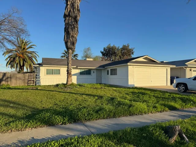 $300,000 | 2189 North Burl Drive, Hanford, CA 93230