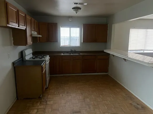 $300,000 | 2189 North Burl Drive, Hanford, CA 93230