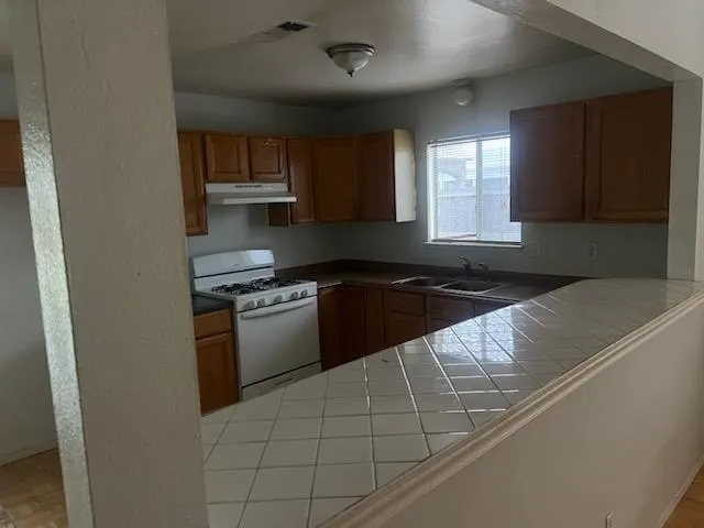 $300,000 | 2189 North Burl Drive, Hanford, CA 93230