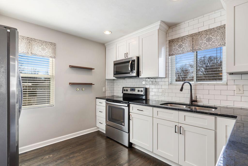 429 East Beaumont Road Columbus, OH 43214 - Photo 22 of 61 Kitchen