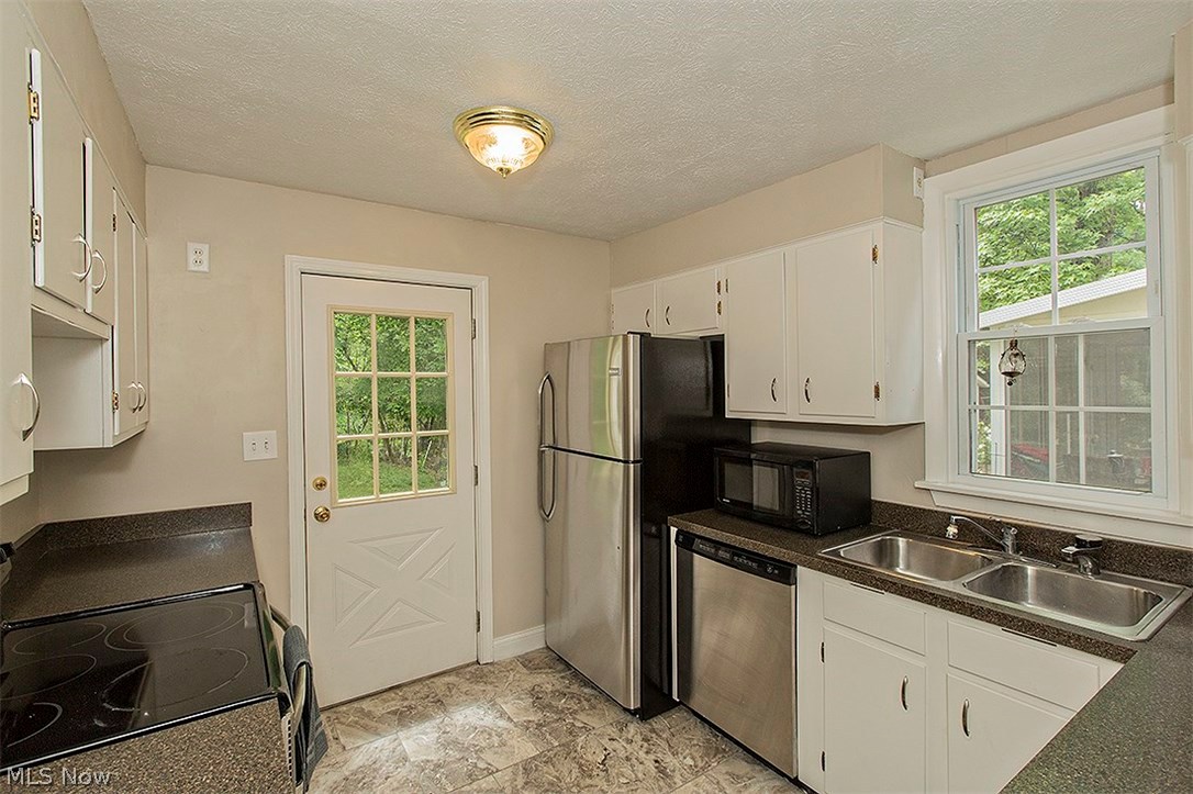 3610 Cummings Road Cleveland, OH 44118 - Photo 2 of 29