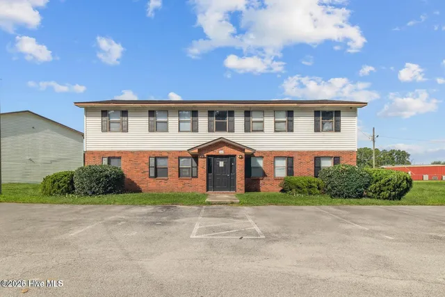 $450,000 | 107 Ravenwood Drive, Jacksonville, NC 28546