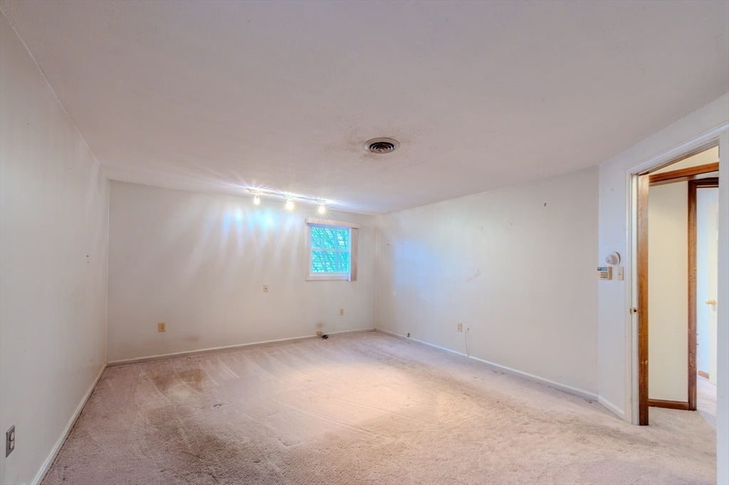162 Hackensack Road Chestnut Hill, MA 02467 - Photo 23 of 35