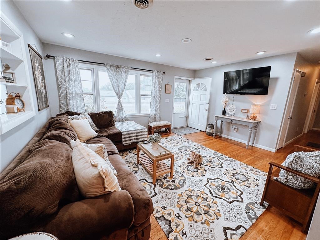 206 Givens Lane Blacksburg, VA 24060 - Photo 6 of 25 Gallery Image 6